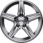 Fünfspeichige Aluminiumfelge mit fünf Radmuttern und mittigem Nabendeckel